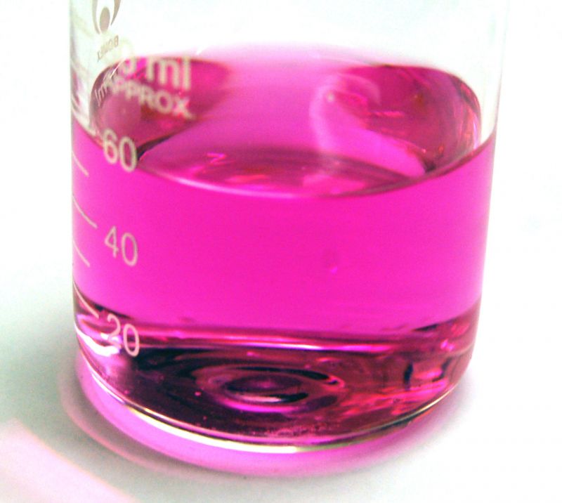 Phenolphthalein-at-pH-9.jpg
